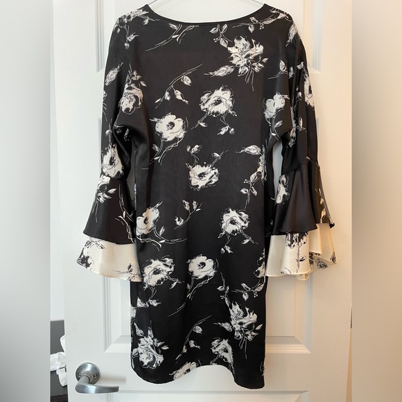 Beautiful and chic dress - Picture 3 of 5